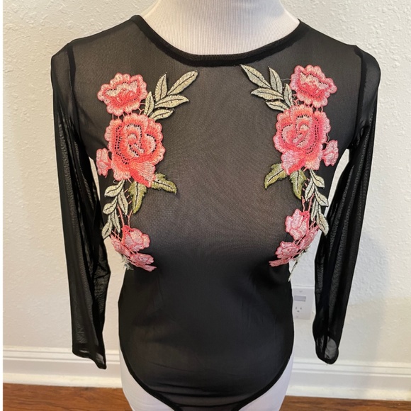 Sheer Floral Bodysuit - Picture 2 of 4